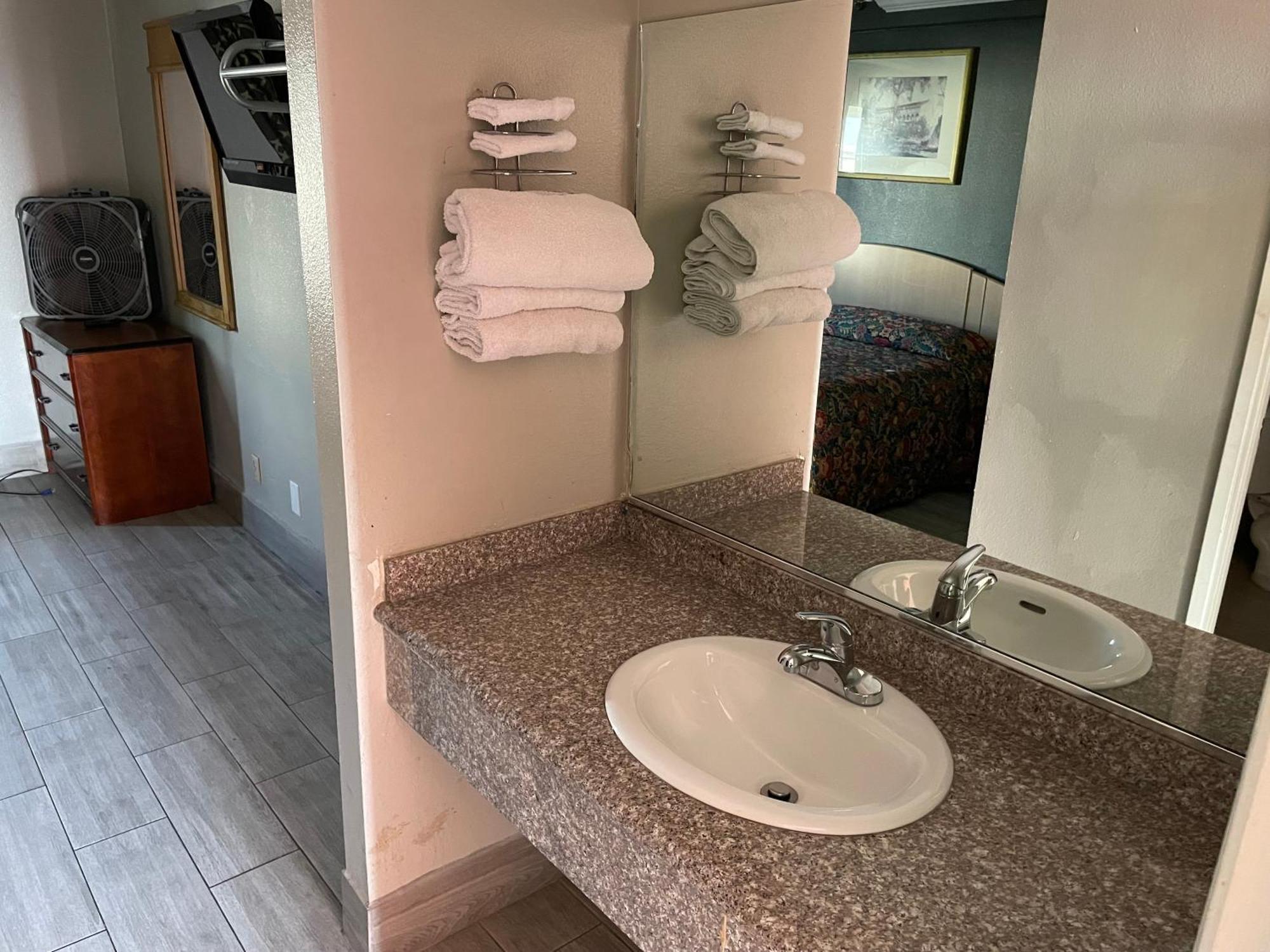 Passport Inn&Suites Corona Extérieur photo