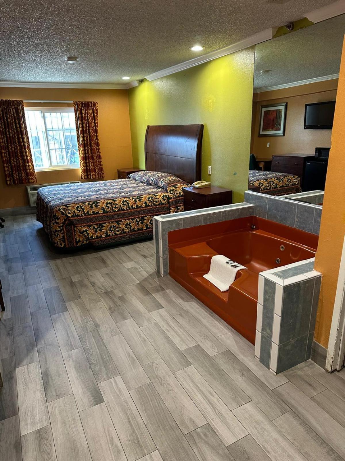 Passport Inn&Suites Corona Extérieur photo