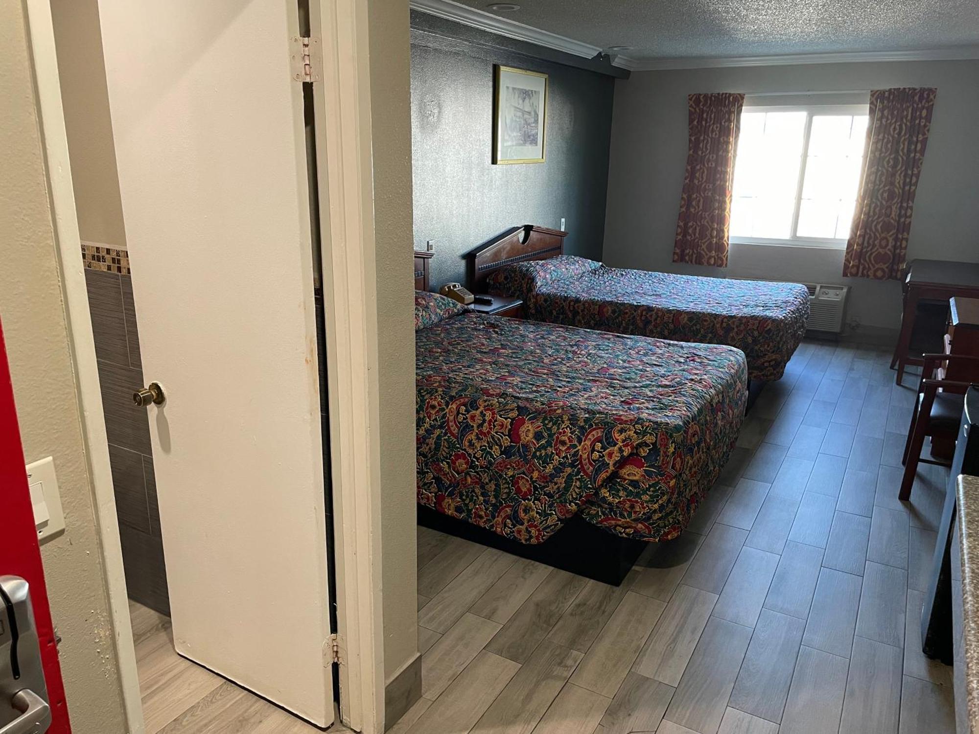 Passport Inn&Suites Corona Extérieur photo