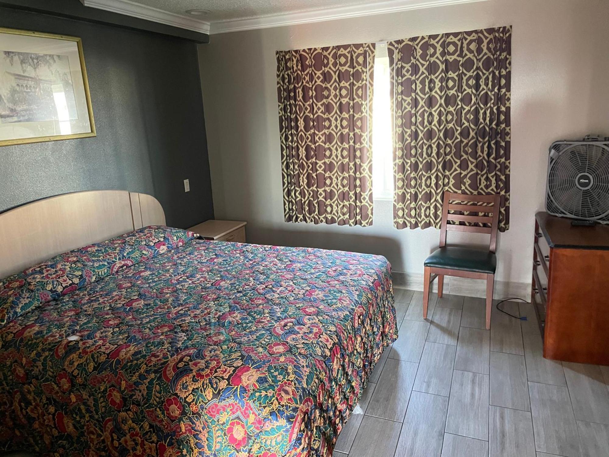 Passport Inn&Suites Corona Extérieur photo