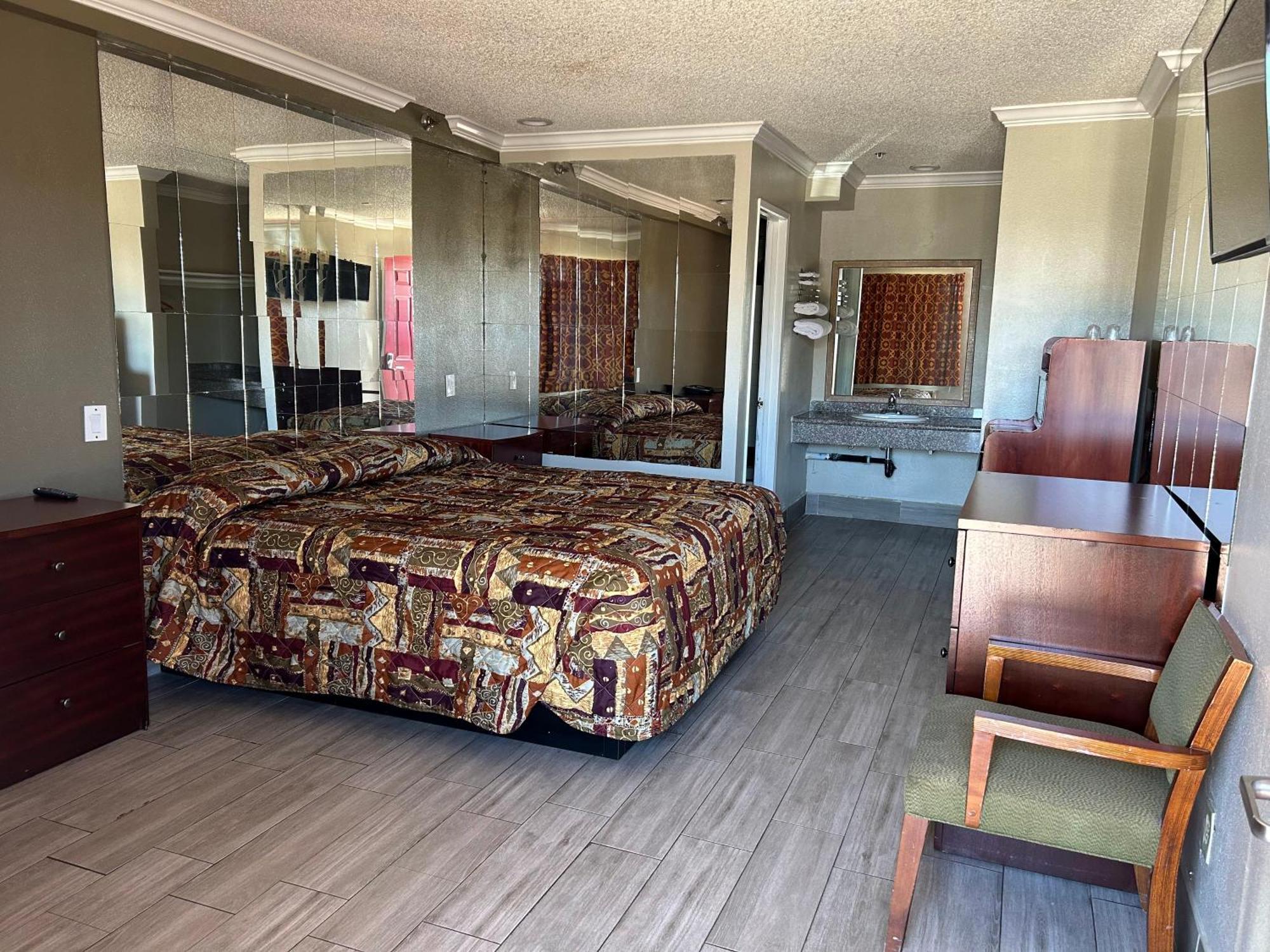 Passport Inn&Suites Corona Extérieur photo