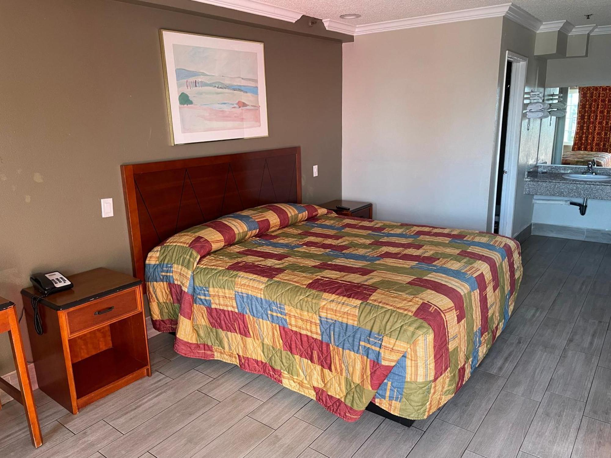 Passport Inn&Suites Corona Extérieur photo